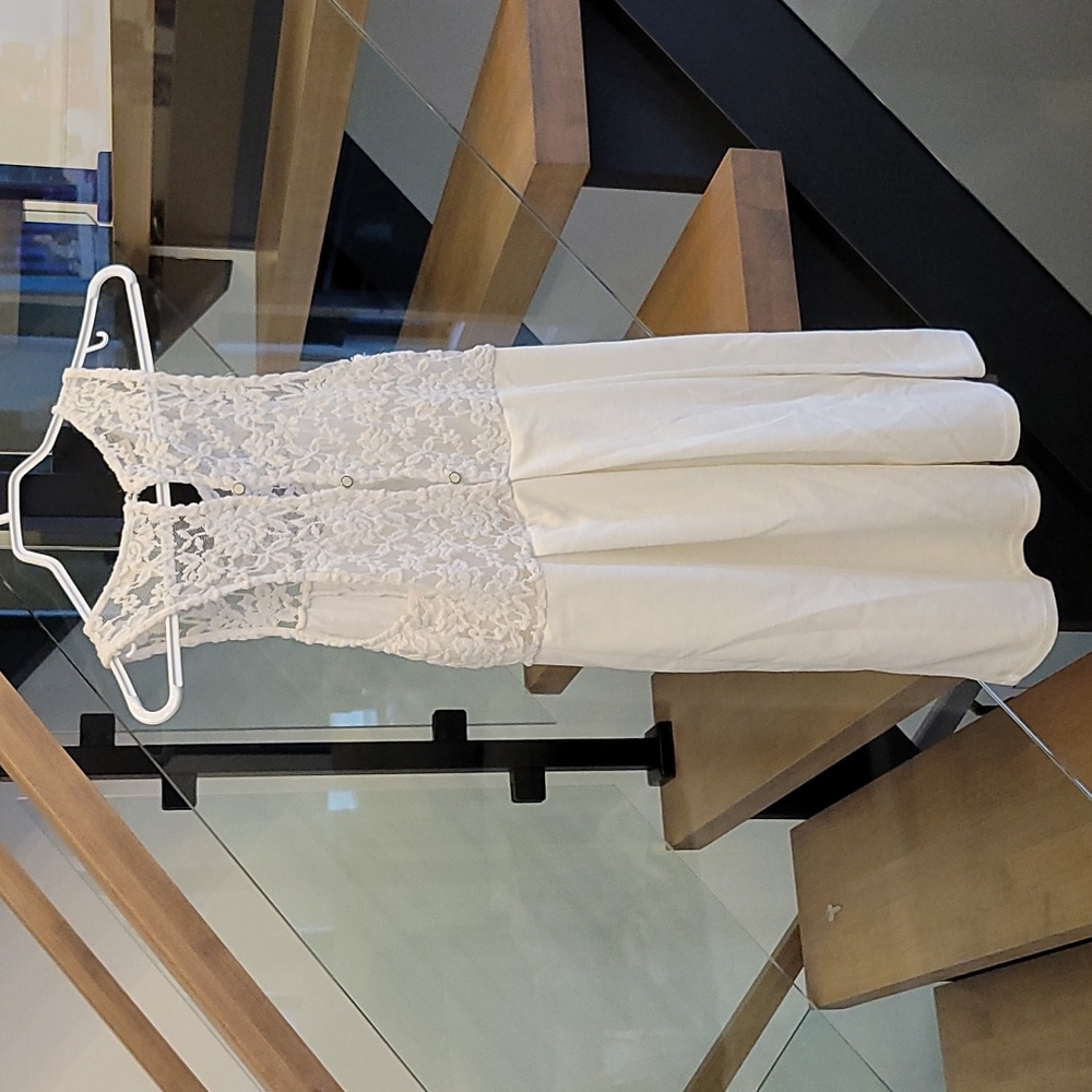 White dress - Picture 2 of 4